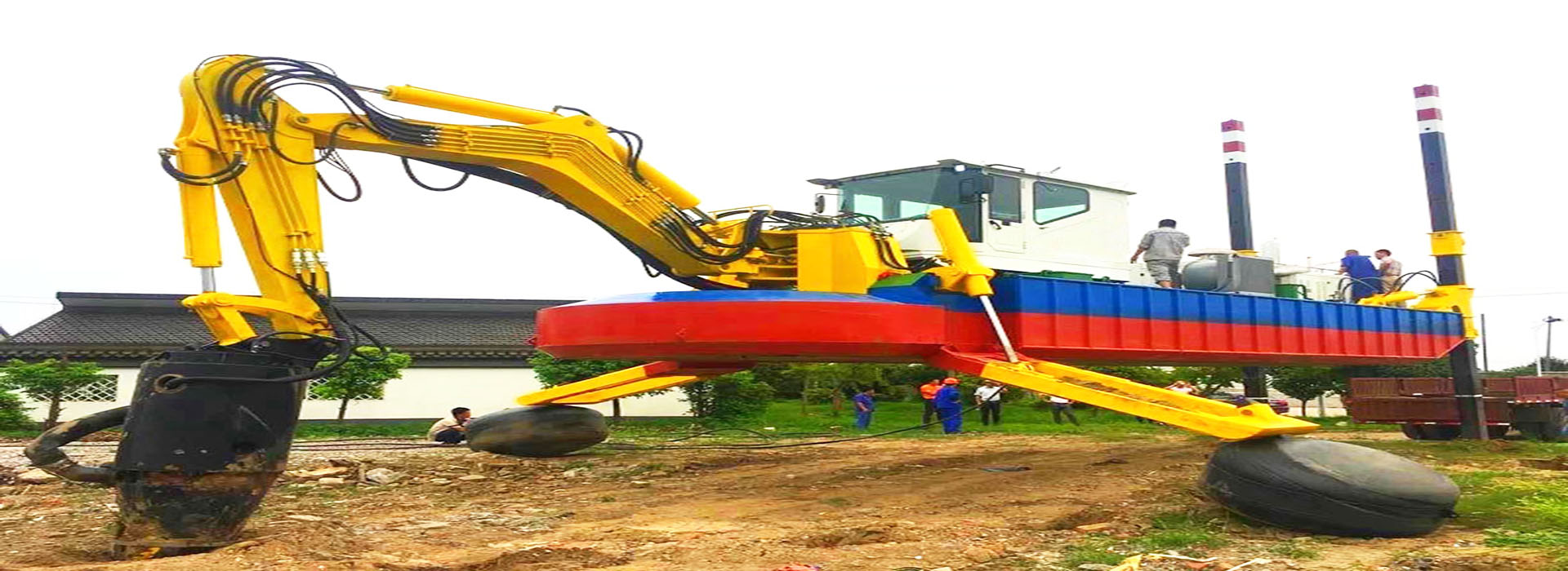amphibious dredger 