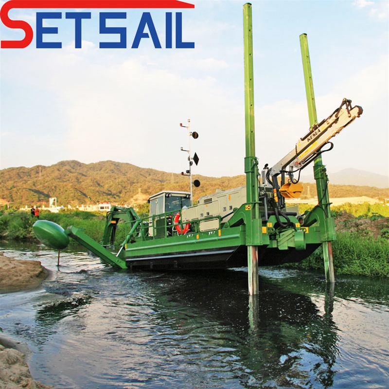 Amphibious cutter suction dredger
