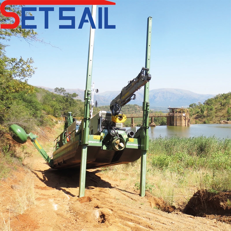 Amphibious cutter suction dredger