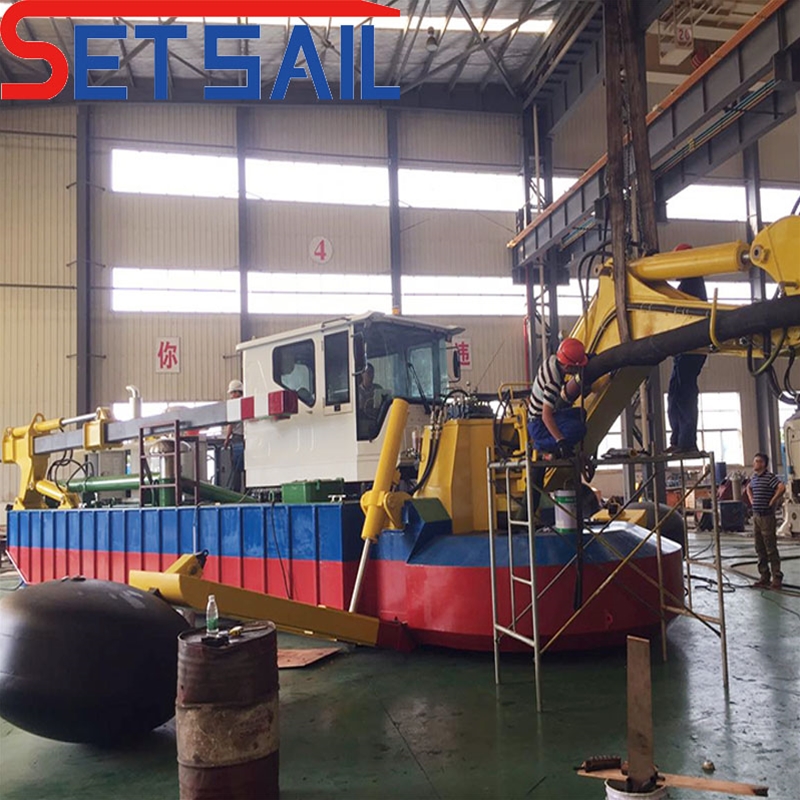 Amphibious cutter suction dredger